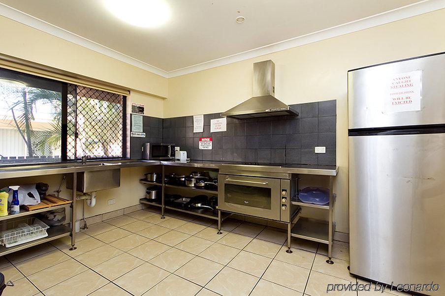 Arrival Lodge Hostel Accommodation Gold Coast Dış mekan fotoğraf