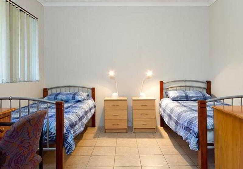 Arrival Lodge Hostel Accommodation Gold Coast Dış mekan fotoğraf